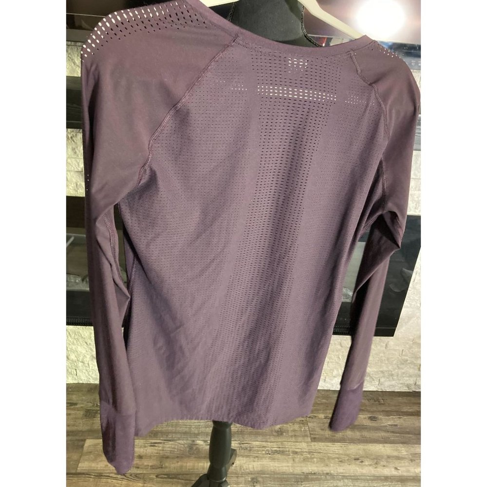 GAP FIT-DARK PLUM-SIZE MED-WOMENS-ATHLETIC TOP-EXCELLENT CONDITION - Picture 3 of 3